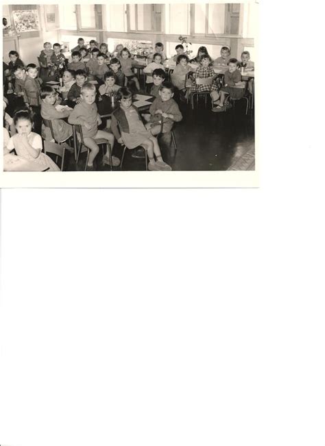 Photo De Classe MATERNELLE De 1962 ECOLE MONTMUZARD Copains D Avant