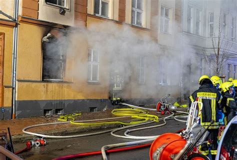 Explosion Und Brand In Plauener Mehrfamilienhaus Ein Toter