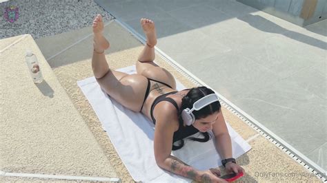 Yiny Leon Big Booty Latina Gets Her Wet Pussy Fucked