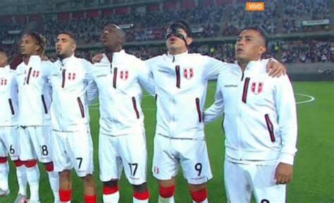 Gianluca Lapadula Cantó Con Alma Y Corazón El Himno Nacional Previo Al Perú Vs Bolivia Infobae