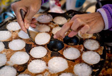 Pastelaria torrada argamassa ou Kanom Krok é uma sobremesa