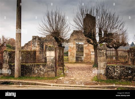 ORADOUR SUR GLANE FRANCE Décembre 03 2017 Vestiges de l école des