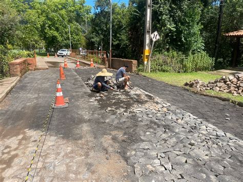 Secretaria De Obras De Taquara Realiza Reparos Em Via Pavimentada No