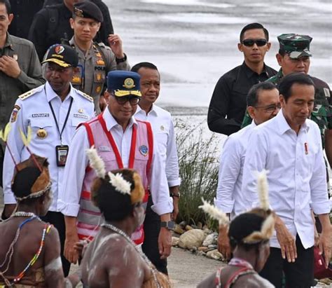 Presiden Jokowi Resmikan Bandara Ewer Layani Kebutuhan Transportasi