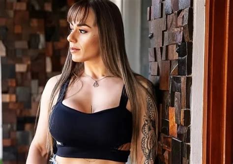 Trovata Morta In Strada Una Nota Influencer Fitness Un Femminicidio