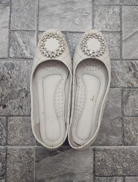 Sepatu Pesta Flat Shoes Putih Permata Merk Genny Preloved On Carousell