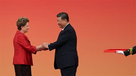 Dilma Rousseff Recebe De Xi Jinping Medalha Da Amizade Da China Isto