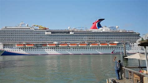 Carnival Breeze Cruise Liner in Galveston - GALVESTON, UNITED STATES ...