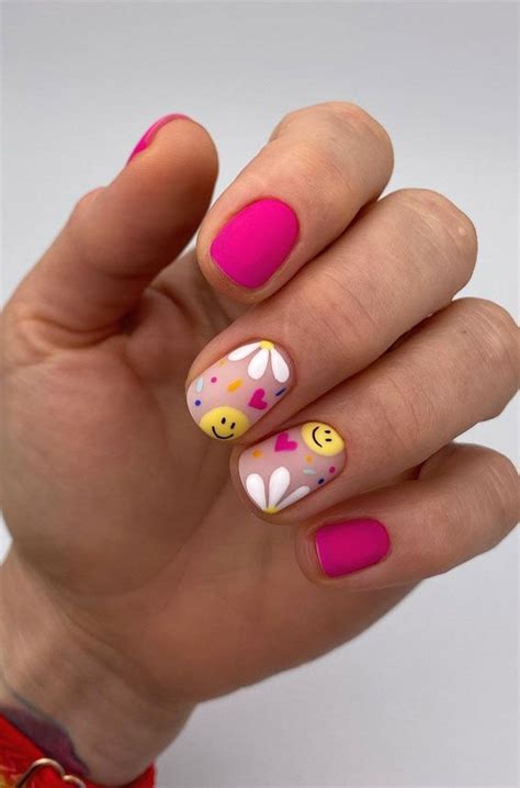 42 Cute Spring Nail Art Inspirations Daisy Smiley Face Nails In