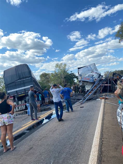 Duas pessoas morrem em acidente entre quatro veículos na BR 070 em MT