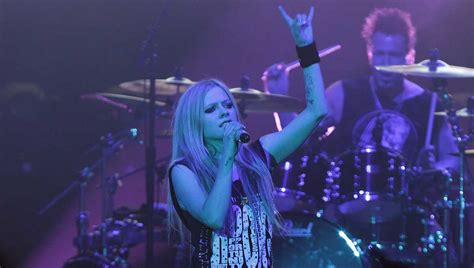 Avril Lavigne And Her Clone Set Facebook Relationship To ‘its
