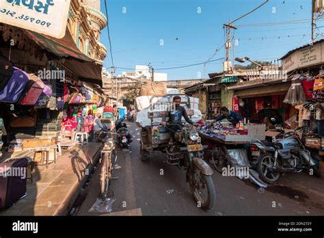 Jamnagar Gujarat India December 2018 An Indian Man Transporting