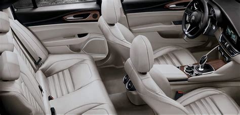 2019 Alfa Romeo Giulia Interior Features | Zeigler Alfa Romeo of Schaumburg