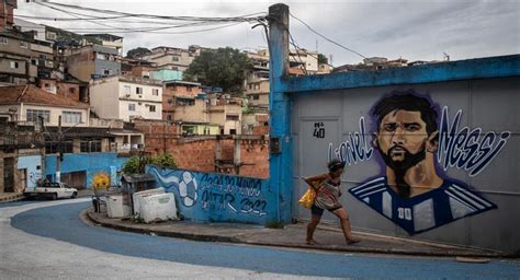 Selección Argentina Una favela en Río de Janeiro está decorada con los