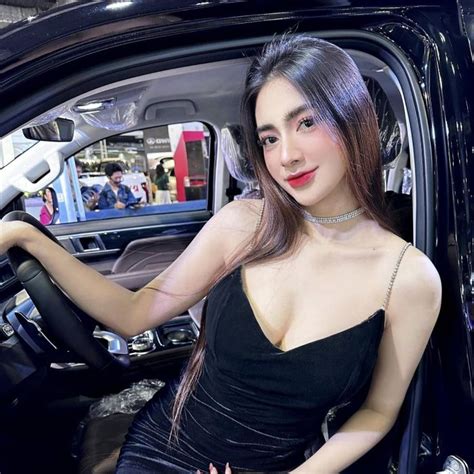 Hot girl bán trứng chiên ở chợ đêm Lào gây sốt Tạp chí Tri thức