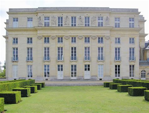 Château de Bénouville Définition et Explications