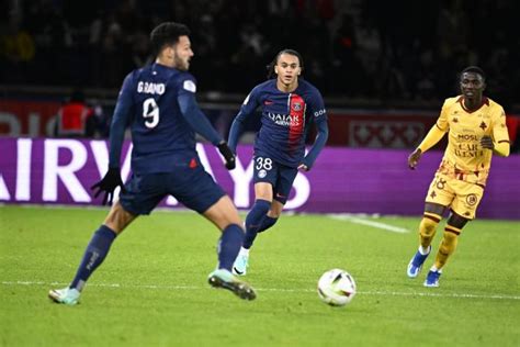 Foot Ethan Mbapp A Fait Ses D Buts En Ligue Avec Le Psg Contre Metz