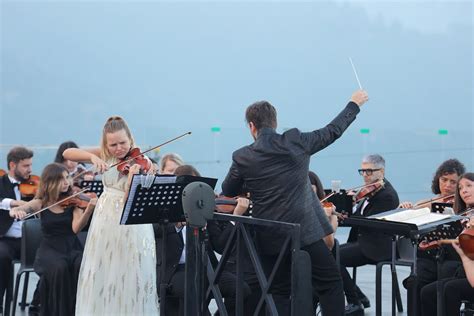 Il Vescovado Dalla Platea Di Ravello Solo Applausi Per Laura