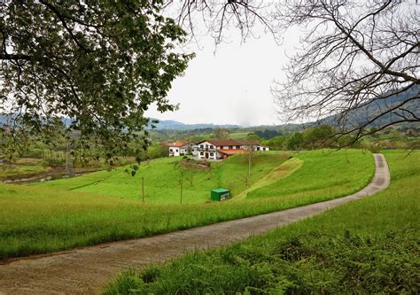 Paseando Por El Campo As Ha Amanecido Hoy En Hondarribia Flickr