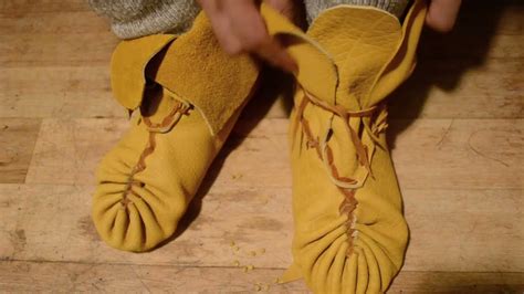 Making Quick Easy Pucker Toe Moccasins Youtube