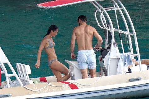 Bardzo szczupła Pippa Middleton po 3 porodach chwali się ciałem w bikini Kozaczek