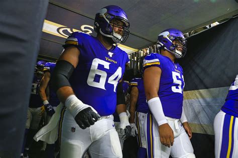 Vikings Will Be Down A Starting Offensive Lineman Vs The Bears