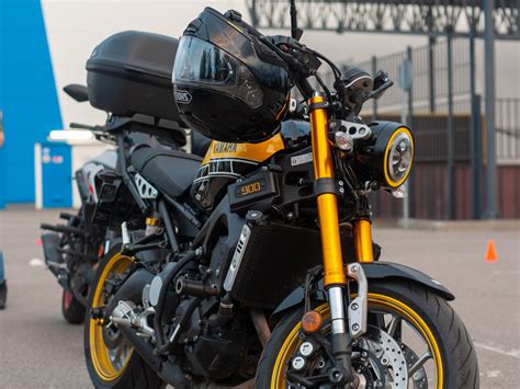 Купить б у Yamaha XSR инжектор передач в Москве жёлтый naked bike года на Авто ру ID