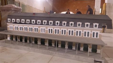 Zaragoza expone la maqueta de la estación de Canfranc