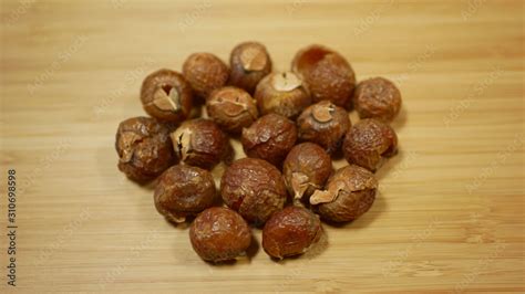 Foto De Soap Nuts Indian Soapberry Or Washnut Sapindus Mukorossi