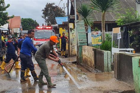 Pj Bupati Probolinggo Pimpin Kerja Bakti Di Lokasi Terdampak Banjir