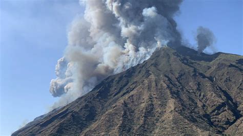 Stromboli Quello Che Sappiamo Del Vulcano Tornato A Eruttare Wired