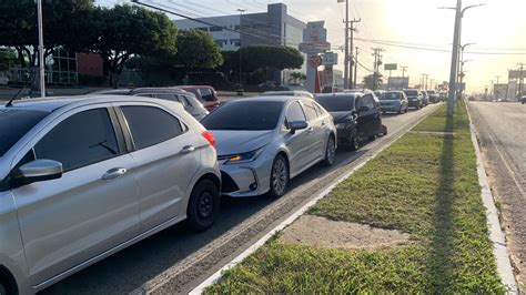 Engavetamento Entre Carros Causa Engarrafamento Em Avenida Em S O