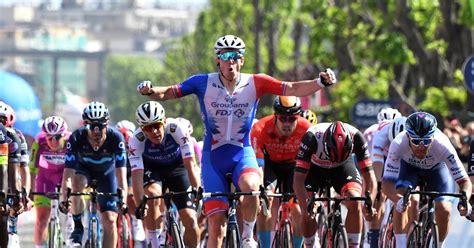 victoire au sprint du Français Arnaud Démare dans la 5e étape Crumpe