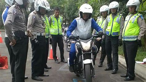 Honda Wahana Beri Pelatihan Safety Riding Pada Polisi