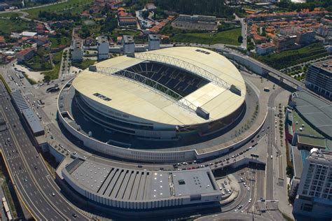 Estadio do Dragão en español Estadio del Dragón es un estadio de