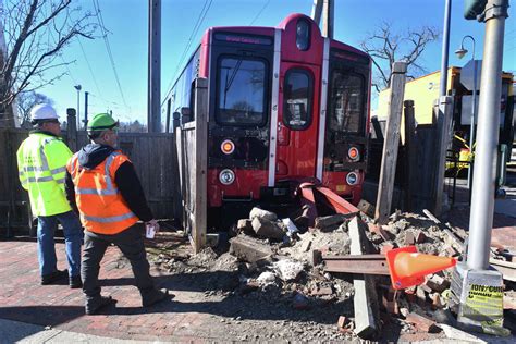 Metro North Service Resumes On New Canaan Branch After Train Crash