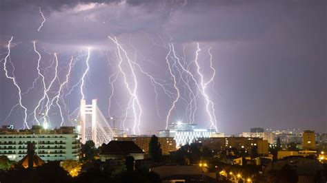 Prognoza Meteo Pentru Bucure Ti Meteorologii Anm Anun Furtuni Ploi