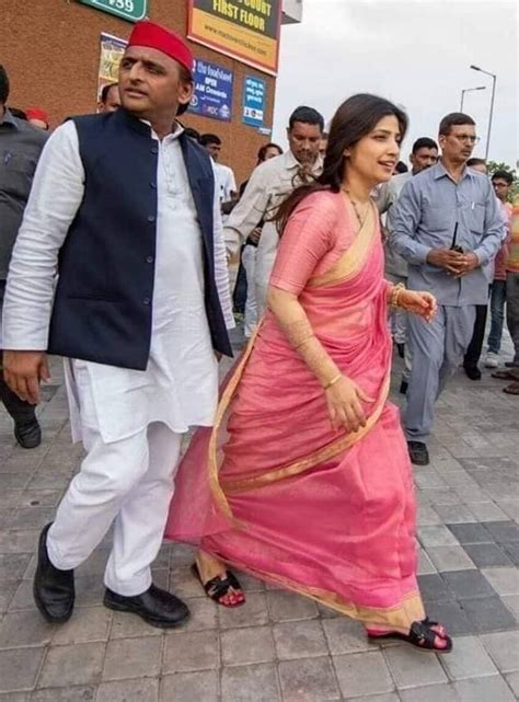 Mulayam Singh Yadav Vs Akhilesh Yadav Vs Dimple Yadav See Designer Sarees Of Bsp Supremo