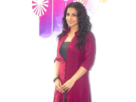 Hd Wallpapers Vidhya Balan Hot Saree Pictures