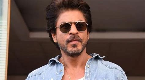 Shah Rukh Khan Wins Hearts With This Sweet Gesture Towards His Driver