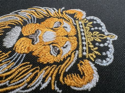 Embroidery Design The Lion King With A Crown Scheme For Dark Textiles