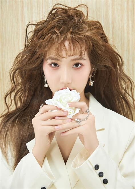 Ở ẩn gần tháng hot Tiktoker Huyền k trở lại với phong cách mới lạ