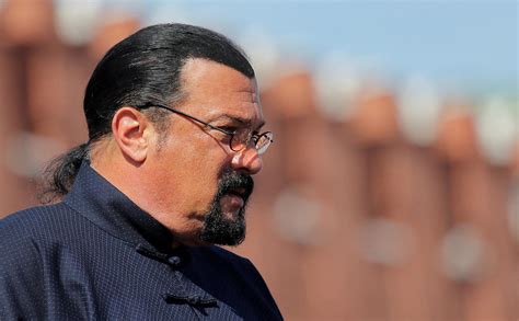 Стивен Сигал совместно с сыном учредил компанию в России — РБК