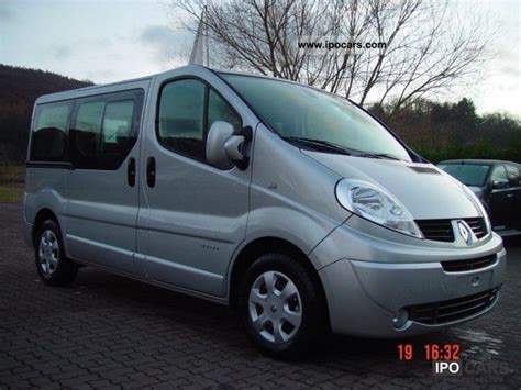 2012 Renault Trafic 2 0 DCi 115 FAP Passenger Black Edition Car Photo