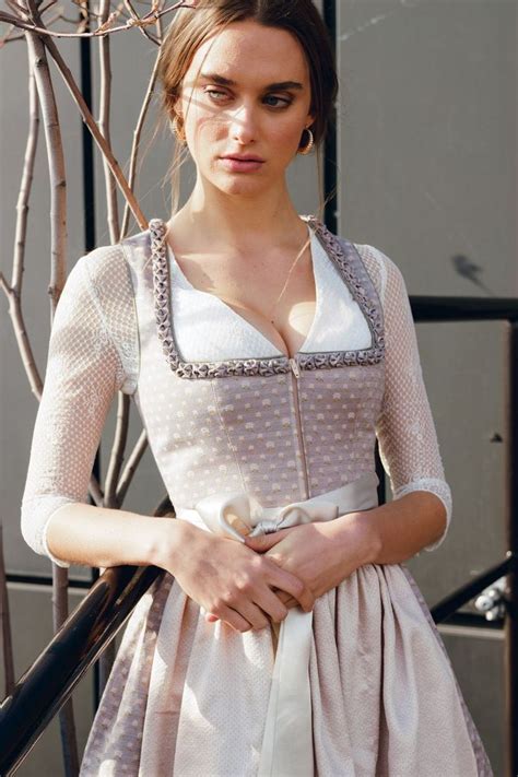 Dirndl Midi Mit Aufwendigen Verzierungen Von Ludwig Therese Ab 99 95