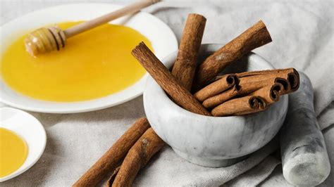 Removing Whiteheads: Here's How Honey And Cinnamon Face Mask Can Help ...