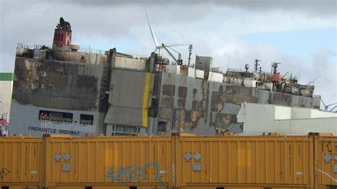 Fremantle Highway Frachter Erreicht Eemshaven Sicher Buten Un Binnen