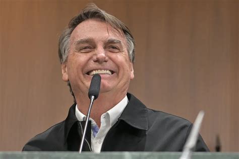 Bolsonaro avisa a Moraes que vai viajar à Argentina para posse de Milei