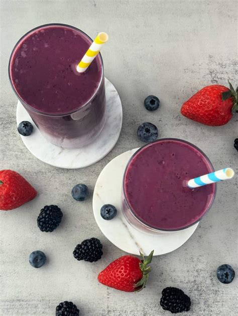 How To Make A Healthy Mixed Berry Protein Smoothie