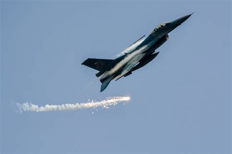 Ukraine Moves A Step Closer To F 16s As Kyivs Top Guns Graduate